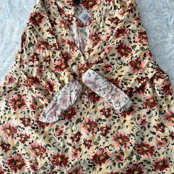 Torrid Cream and Red Blouse with Mandarin Collar and Buttoned Style - Picture 9 of 9